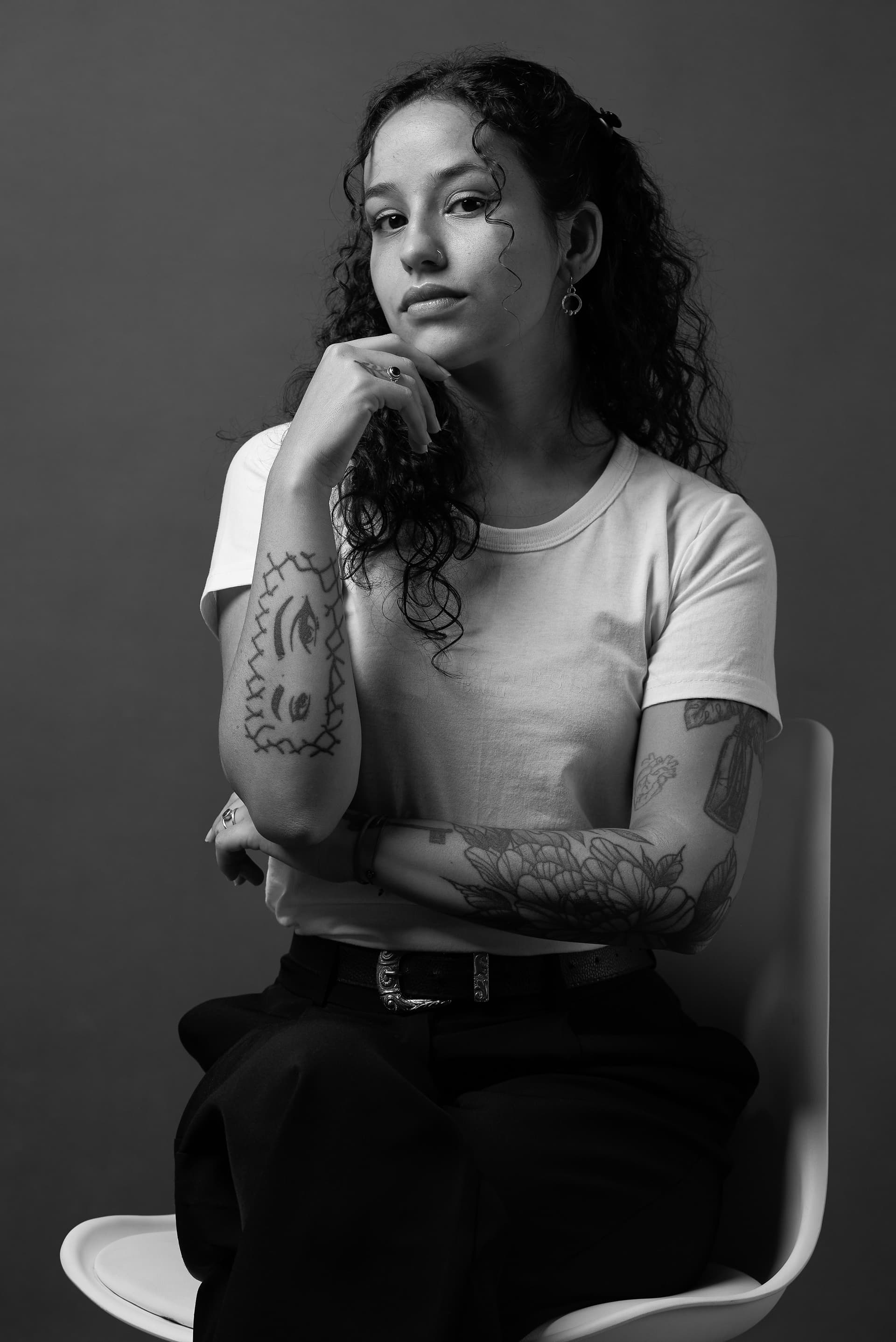 MANEN TATTS — retrato en blanco y negro